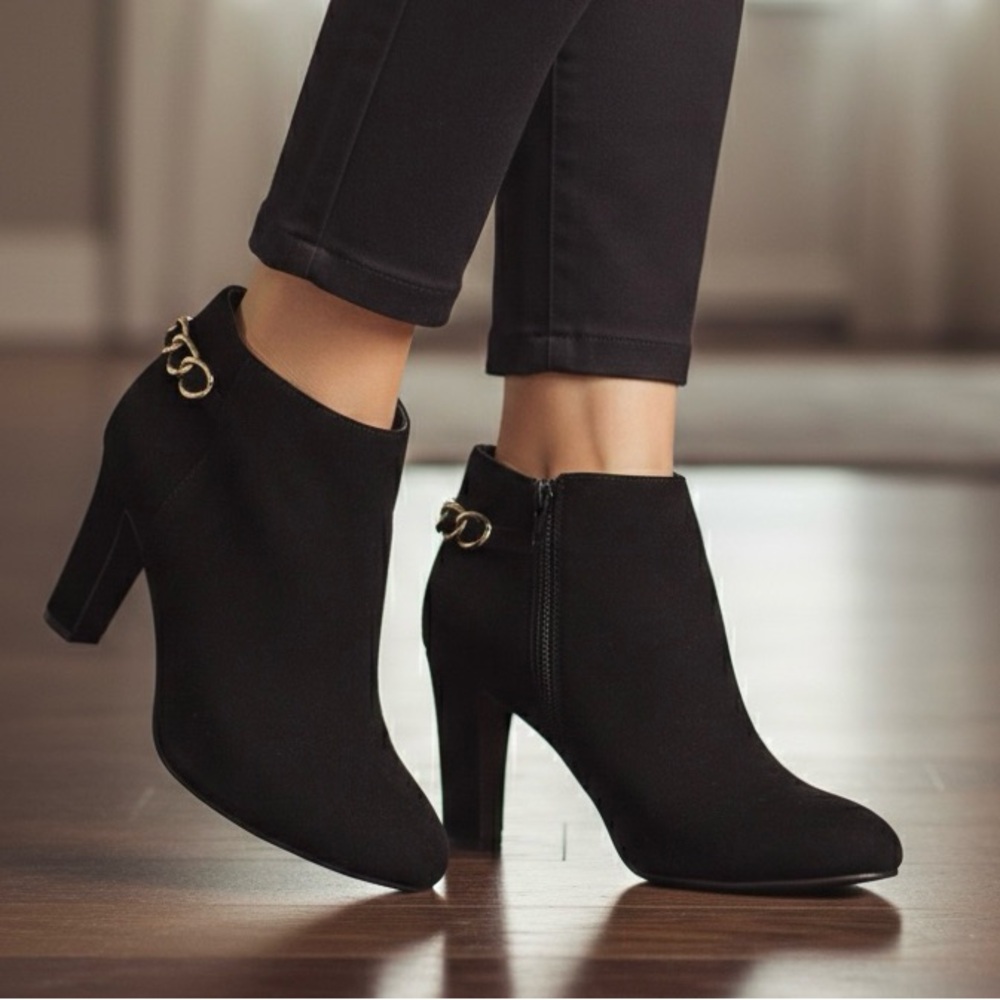 Impo Tesalyn Black Faux Suede Chain Back Heeled Booties Size 10